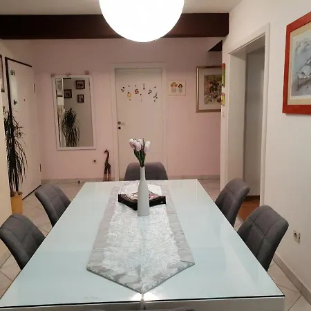 J&m Apartment Split